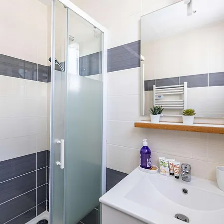 Apartamento L'angle Doux Avec Balcon Idéal Pour Couples Ou En Solo *